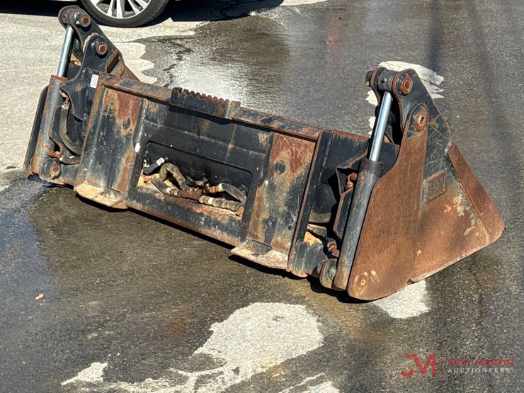 cat-68"-4-n-1-bucket-skid-steer-attachment-image-2