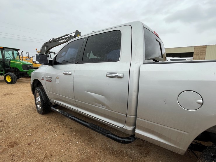 2014-dodge-2500-image-59