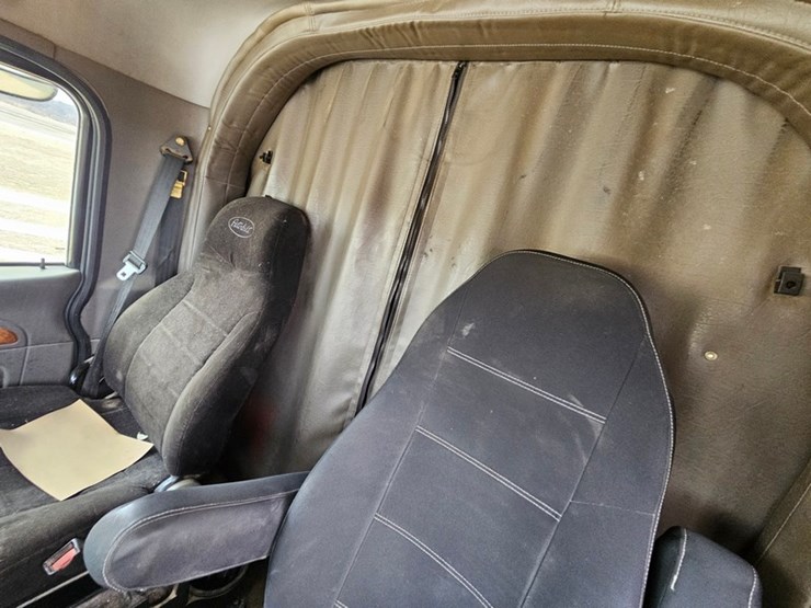 2006-peterbilt-379-image-40