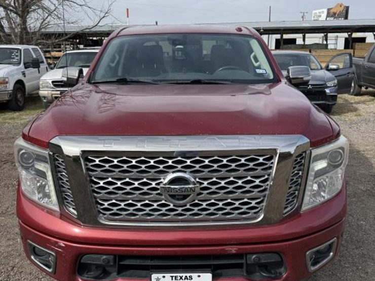2017-nissan-titan-image-2
