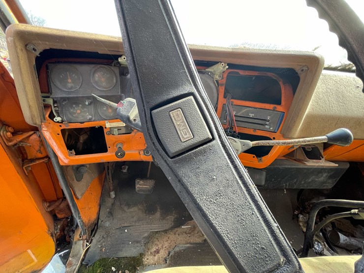 #13018-•-1974-gmc-6500-tractor-(has-wi-title)-image-110