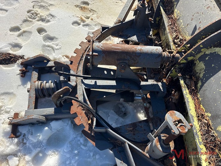 11-snow-plow-with-bolt-on-cutting-edge-image-6