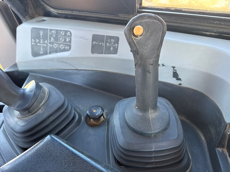 2015-caterpillar-d6t-lgp-image-84