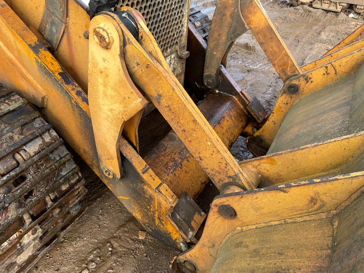 #13009-•-case-8500-crawler-loader-image-31