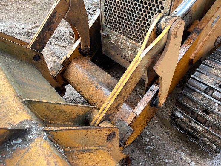 #13009-•-case-8500-crawler-loader-image-29