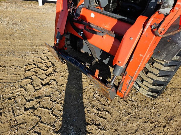 2022-kubota-ssv75-image-9