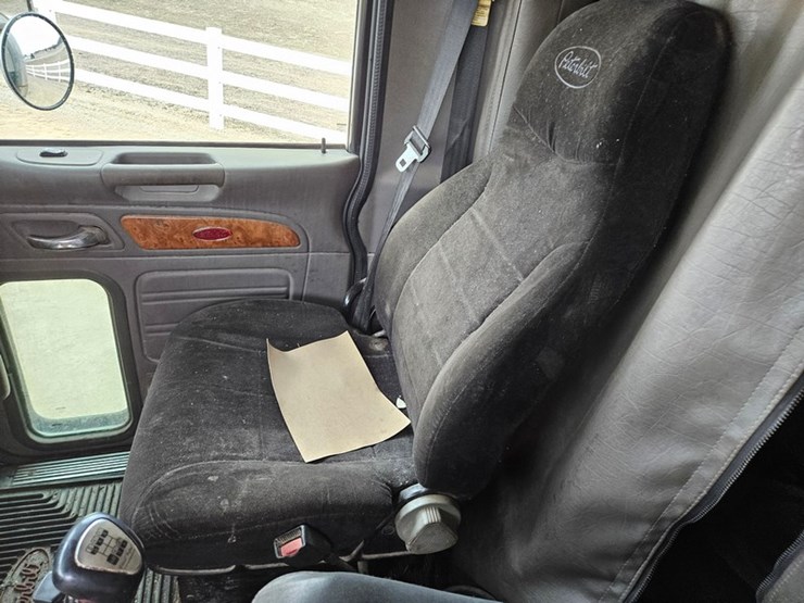 2006-peterbilt-379-image-49