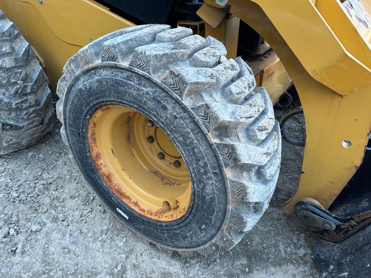 2022-caterpillar-262d3-image-12