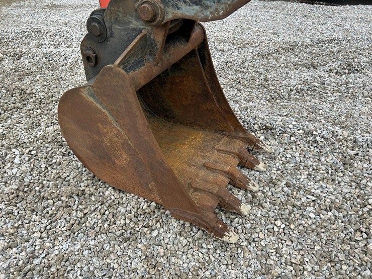 2022-kubota-kx057-image-8