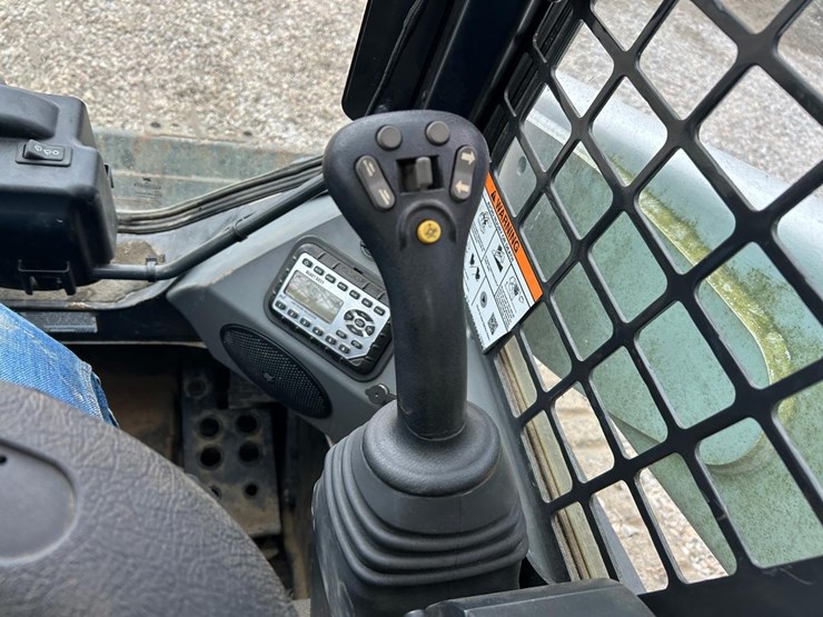 2022-bobcat-t770-image-28