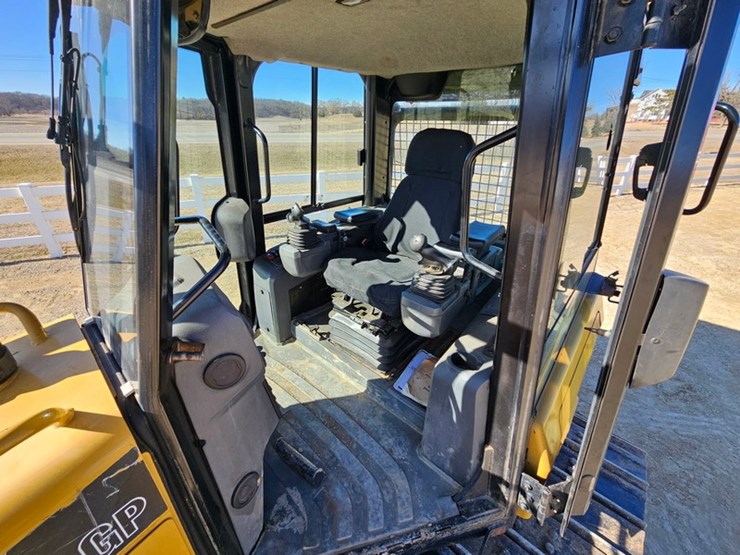 caterpillar-d5k-lgp-image-22