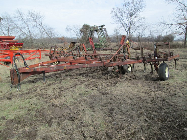 #27335-•-26'-chisel-plow-image-1