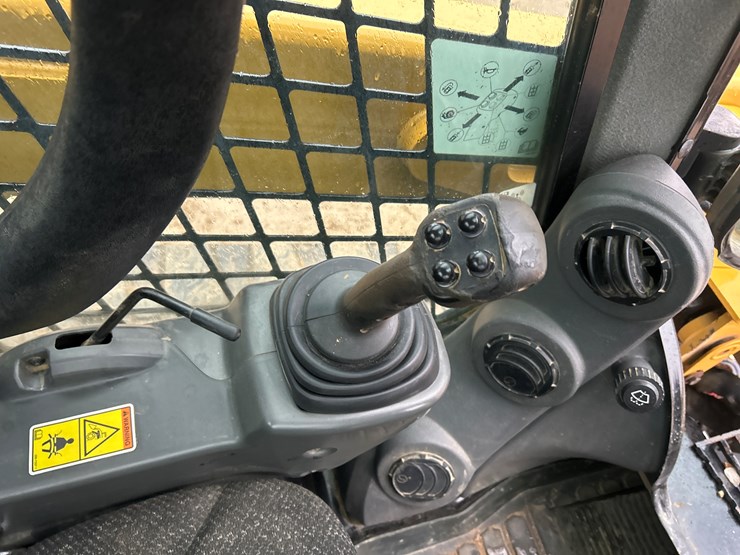 2017-caterpillar-259d-image-24