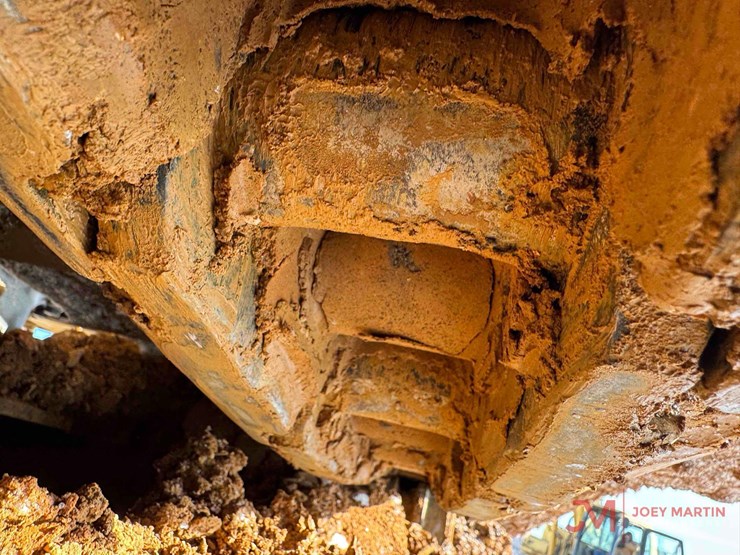 deere-245g-lc-image-18