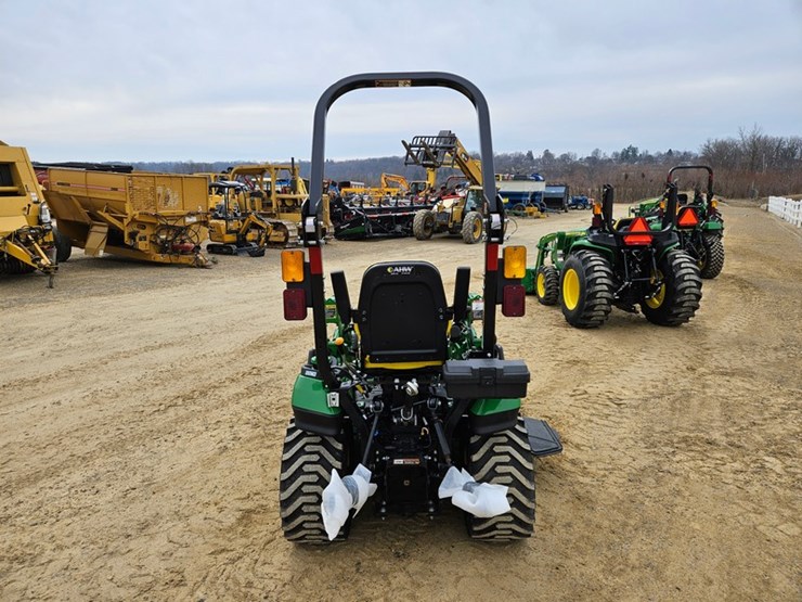 2025-john-deere-1025r-image-4