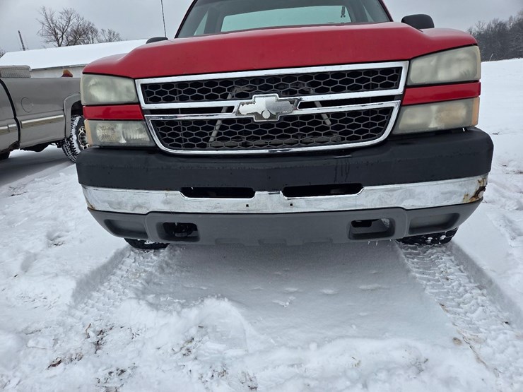 2004-chevrolet-2500-image-3