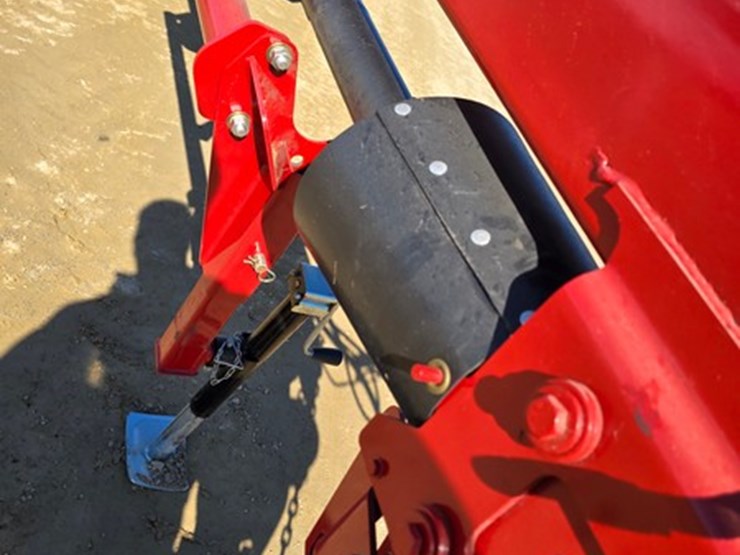 2021-new-holland-313-image-13