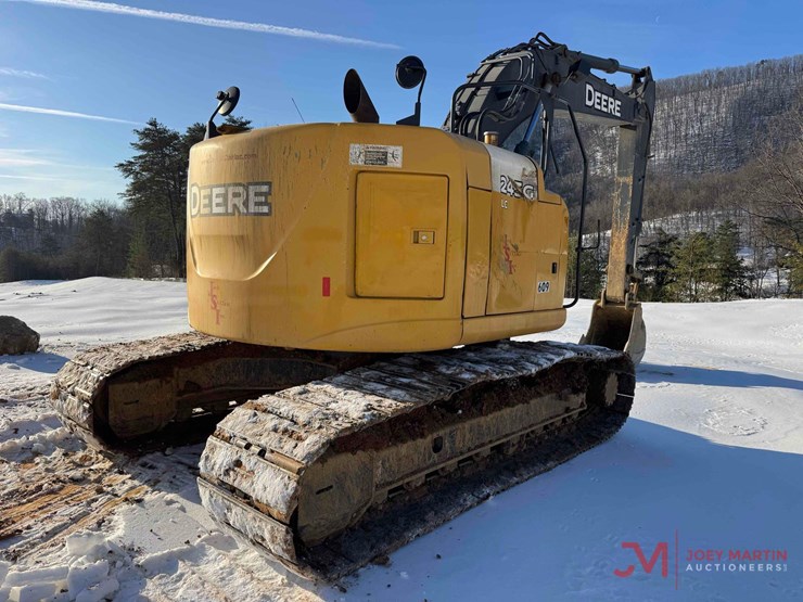 deere-245g-lc-image-6