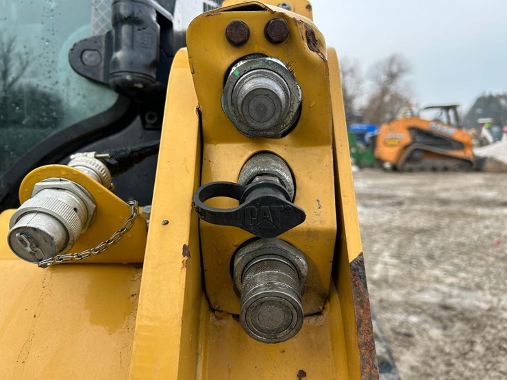 2020-caterpillar-259d3-image-11