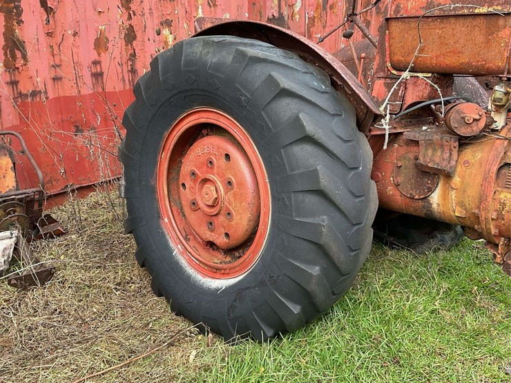 minneapolis-moline-parts-tractor-image-21