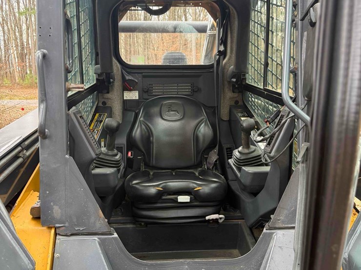 2016-deere-333e-image-10