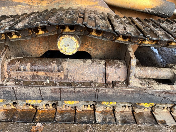 #13009-•-case-8500-crawler-loader-image-19