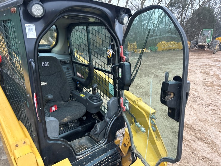 2017-caterpillar-259d-image-21