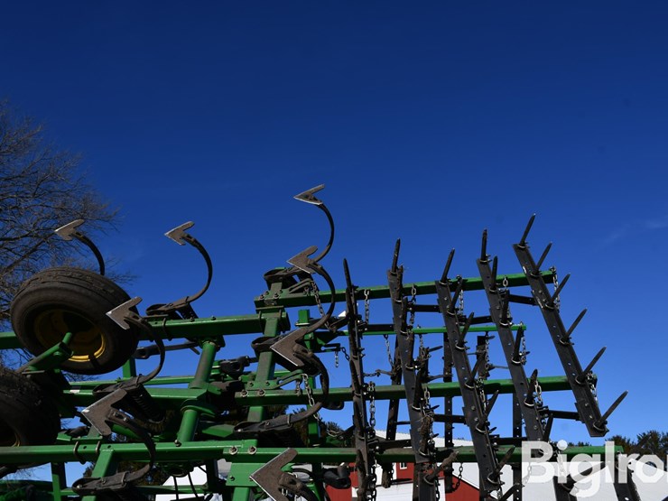 john-deere-32-image-17