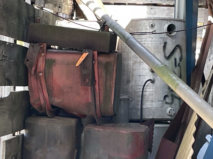 #13051-•-(9)-fuel-tanks-image-3