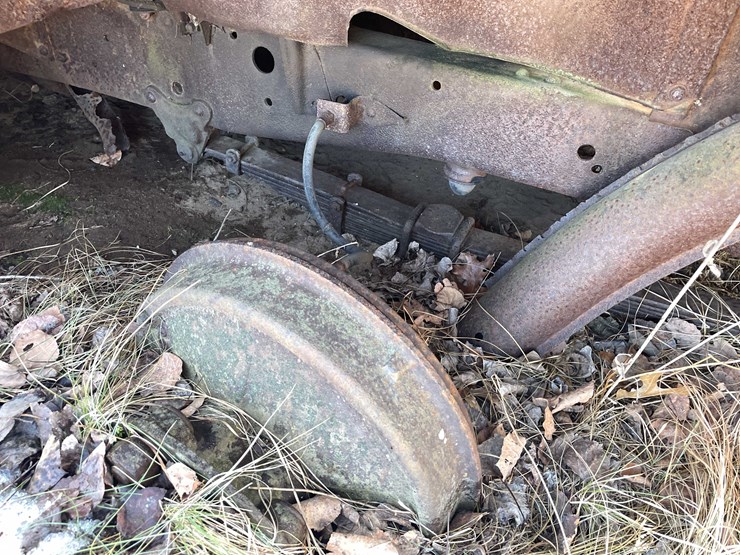 #13026-•-(1)-vintage-truck-and-(2)-vintage-cars-(no-title)-image-66