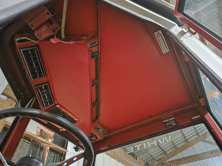 1979-white-2-155-image-35