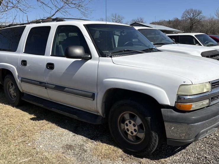 2002-chevrolet-suburban-image-3