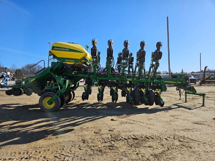 2017-john-deere-1795-image-7