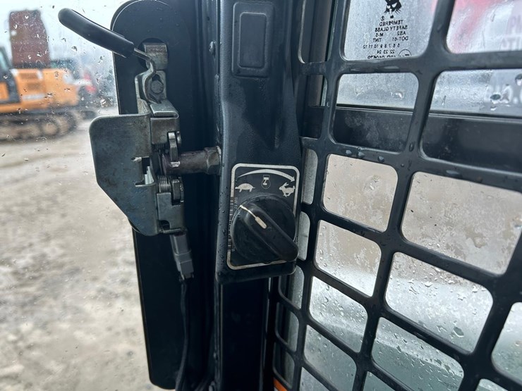 2021-bobcat-t770-image-25