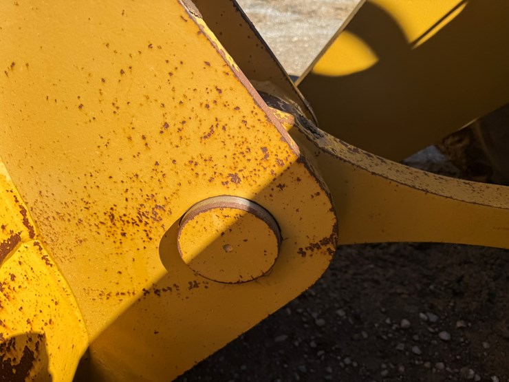 2012-caterpillar-950k-image-19