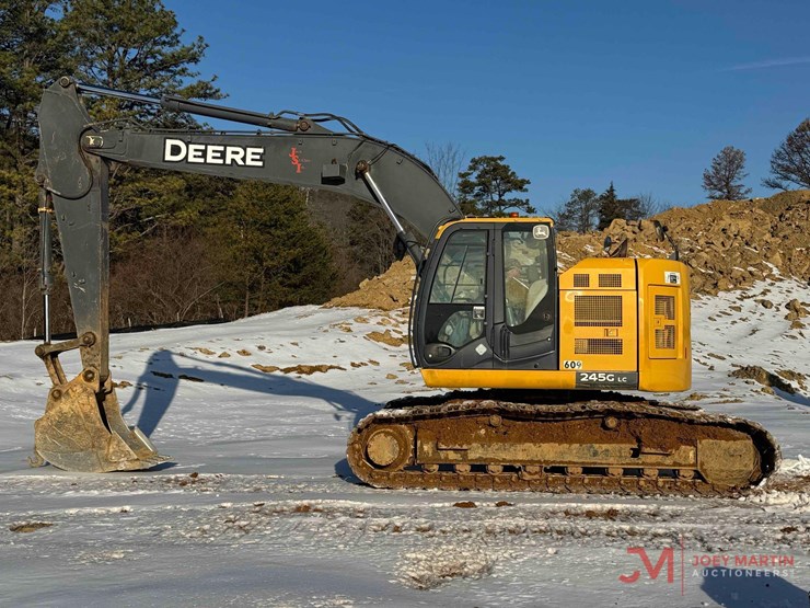 deere-245g-lc-image-2