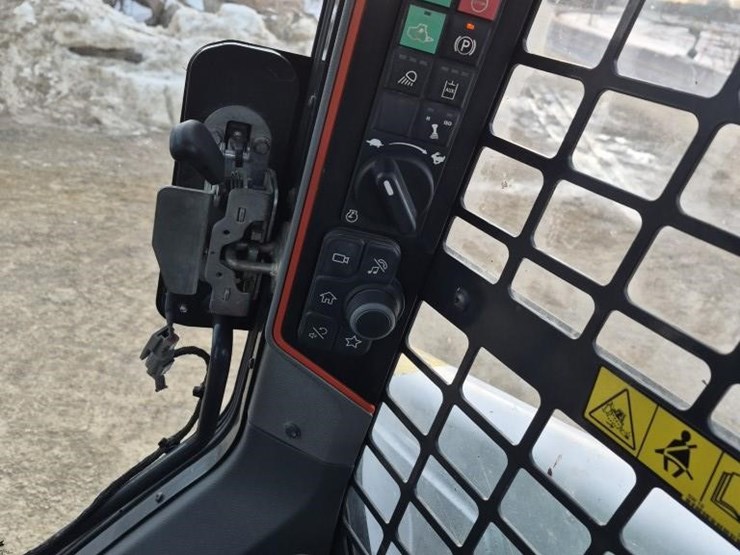 2020-bobcat-t76-image-17