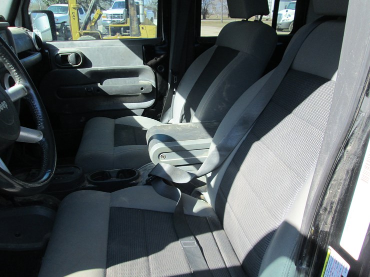 2010-jeep-wrangler-image-30