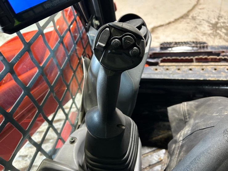 2021-kubota-svl97-2-image-27