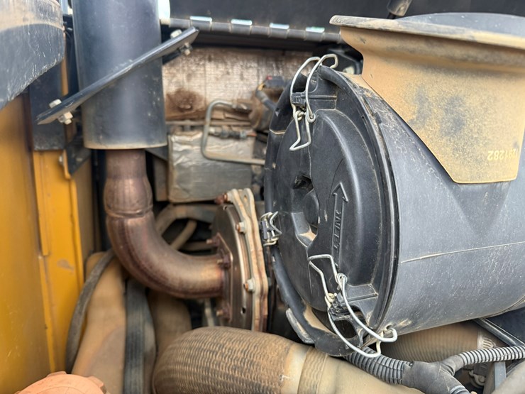 2015-deere-333e-image-23