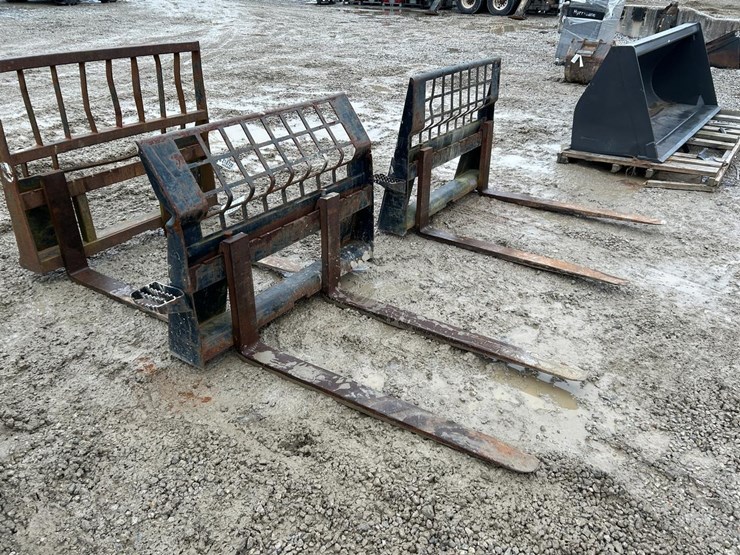 48”-skid-steer-pallet-forks-image-1