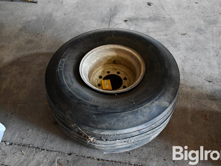 armstrong-16.5l-16.1-tire-on-8-bolt-rim-image-7