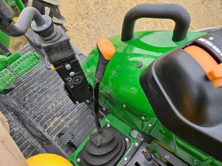 2025-john-deere-5067e-image-24