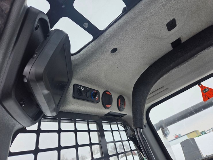 2023-bobcat-s76-image-28