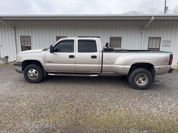 2005-chevrolet-silverado-3500-image-2