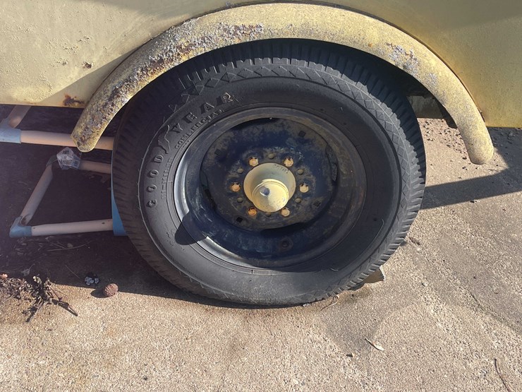 #13065-•-le-roi-gas-powered-generator-on-wheels-image-11