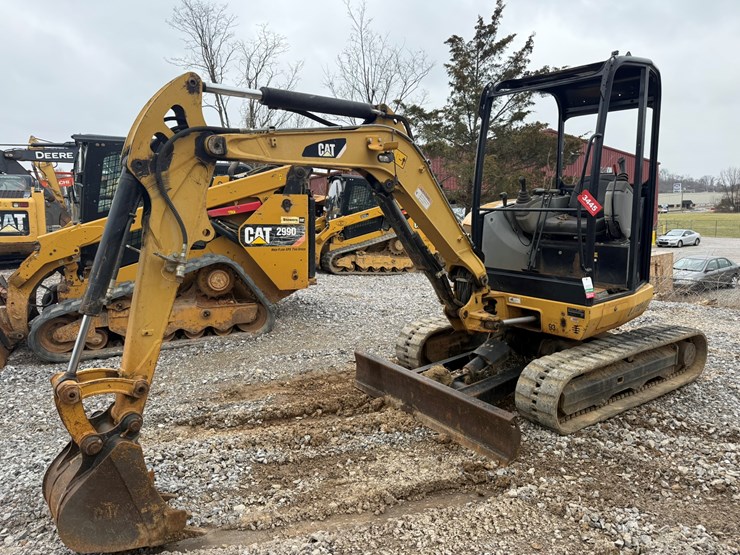 2014-caterpillar-302.7d-image-1