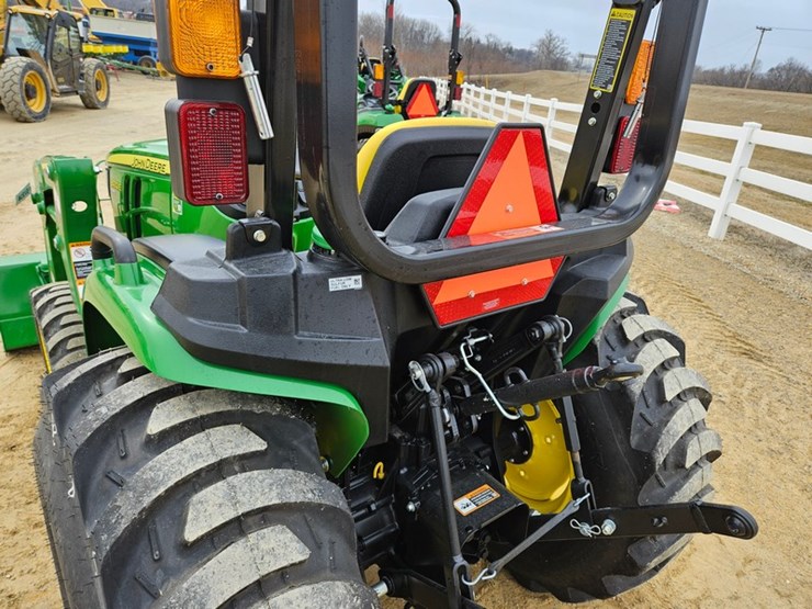 2025-john-deere-3032e-image-46