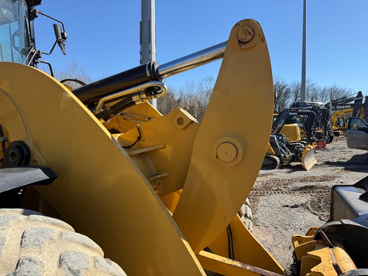 2016-caterpillar-938m-image-16