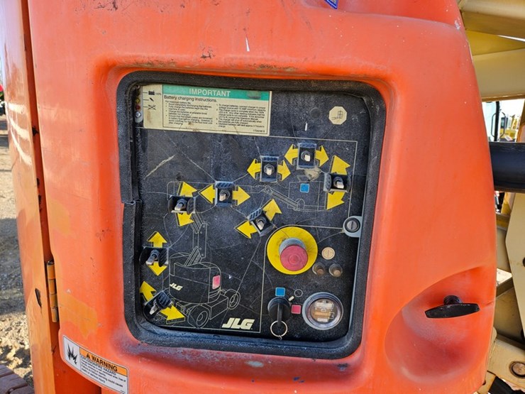 2005-jlg-e300ajp-image-14